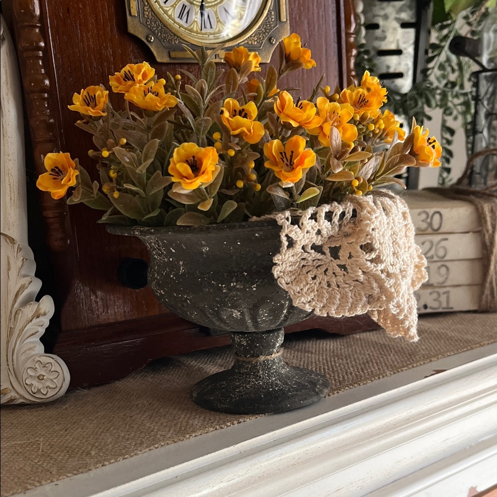 Black Vase - Picture 1 of 3